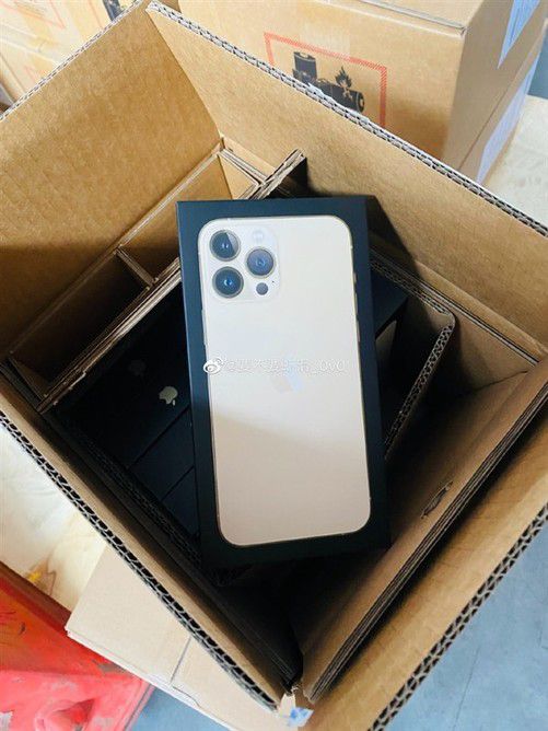 经销商泄露iPhone 13真机 塑料膜没了，纸质包装成新趋势